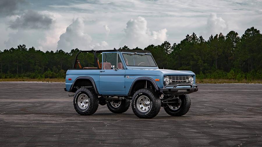  Ford Bronco by Velocity Restorations 1973 года  (фото 4 из 23)